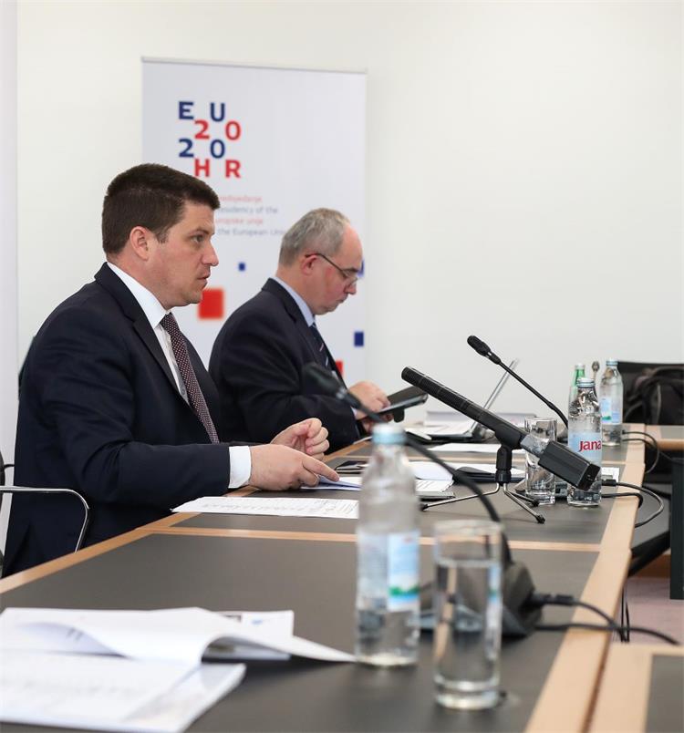 Slika /slike/foto 6_20/foto MIN-TELEKOM 5-6_20/nsl MIN-TELEKOM 5-6_20.jpg